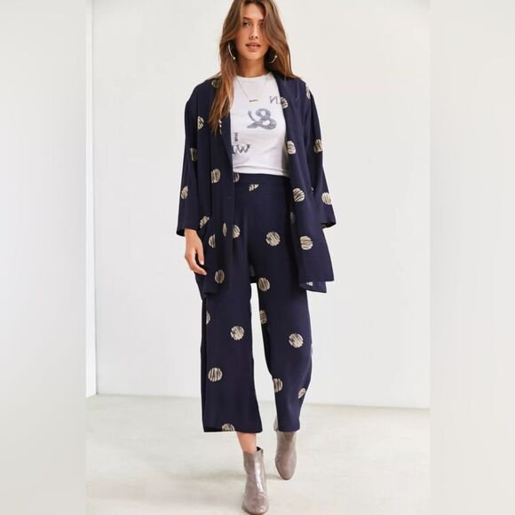 Silence + Noise relaxed open front navy blazer - Picture 1 of 8